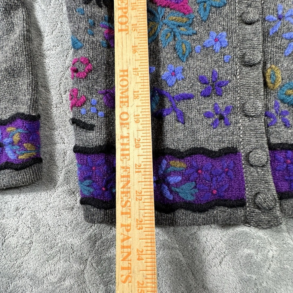 VTG L.L. Bean Womens M 100% Wool Cardigan Sweater Embroidered Elbow Patches 80's - Picture 12 of 12